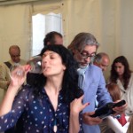 Annècdota de #santjordi2015 : amb el @victoramela ens hem begut el vi del Ken Follet - Roser Amills, escritora mallorquina