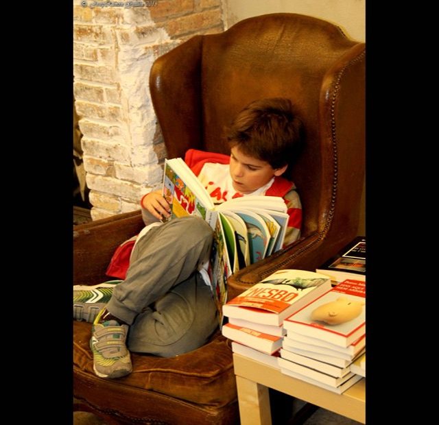 Mi hijo juan lee mucho
