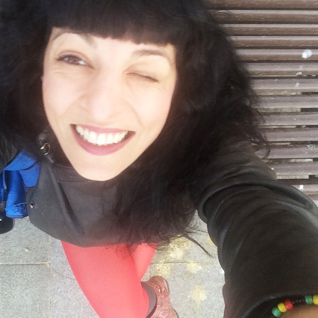 Selfie de Roser Amills guiñando un ojo