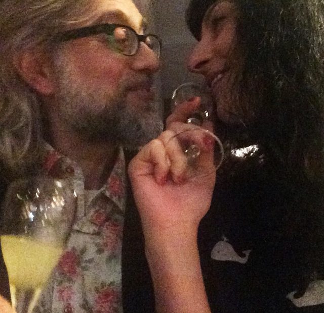 Roser Amills Y Victor Amela Beso