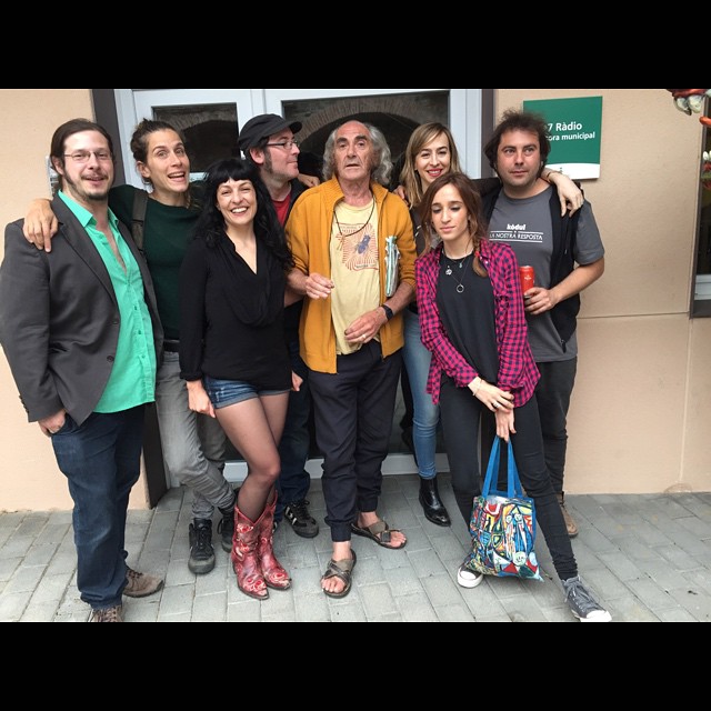 Foto de grup del collonuts maleïts meravellosos poetes que hem recitat a Sant Celoni, visca el #festivaldepoesia !!