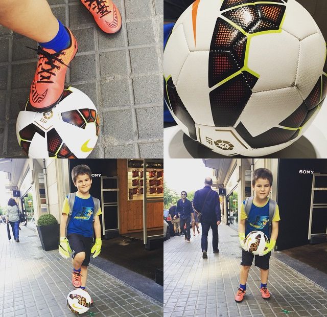 Juan hijo de roser amills adora el Futbol y Cumple Ocho Años Barça