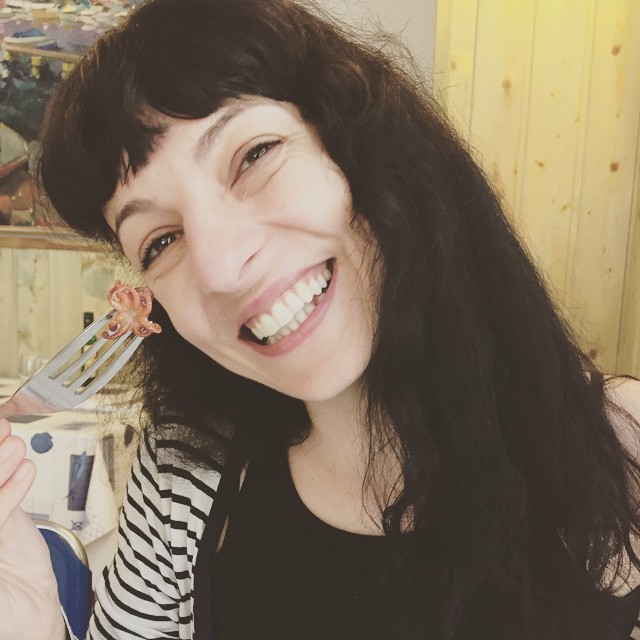 Roser Amills morena flequillo