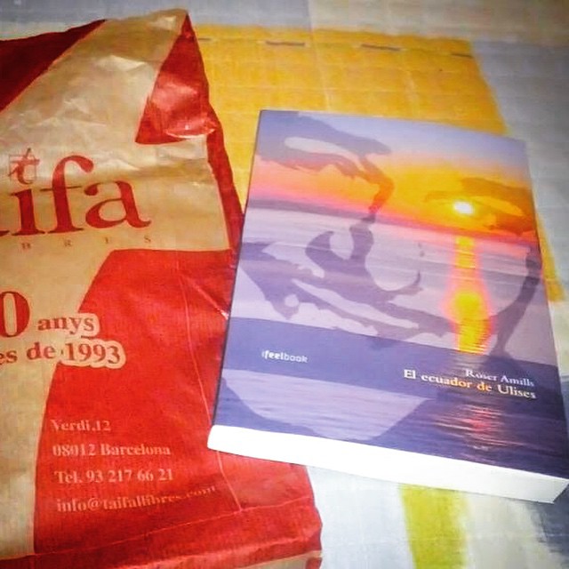 Diumenge a la tarda, @Rosacamposmedin tria llit i llibre nou a punt de començar. #elecuadordeulises :))