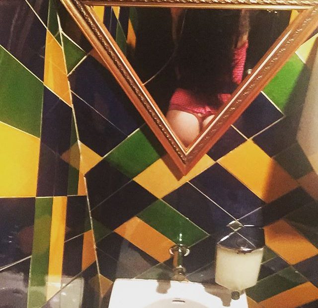 amills public wc de roser amills en el lavabo de la discoteca magic