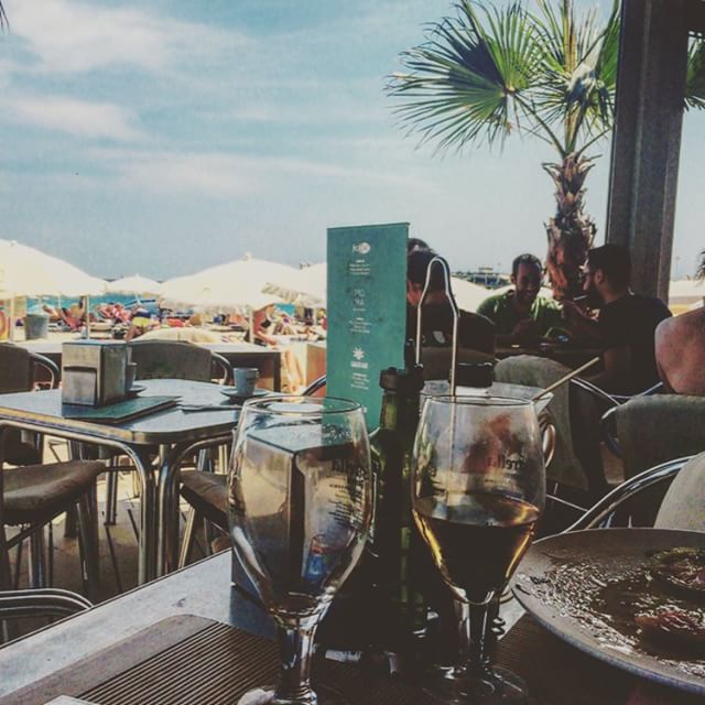 vinito en una terraza