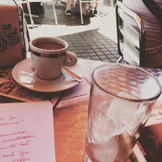 Como cada lunes, a escribir un rato con café en el Zurich ;))