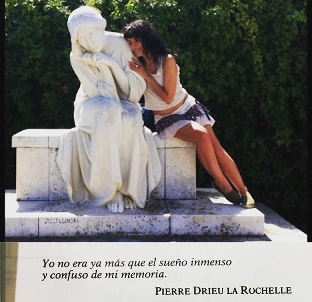 Roser Amills retrato estatua