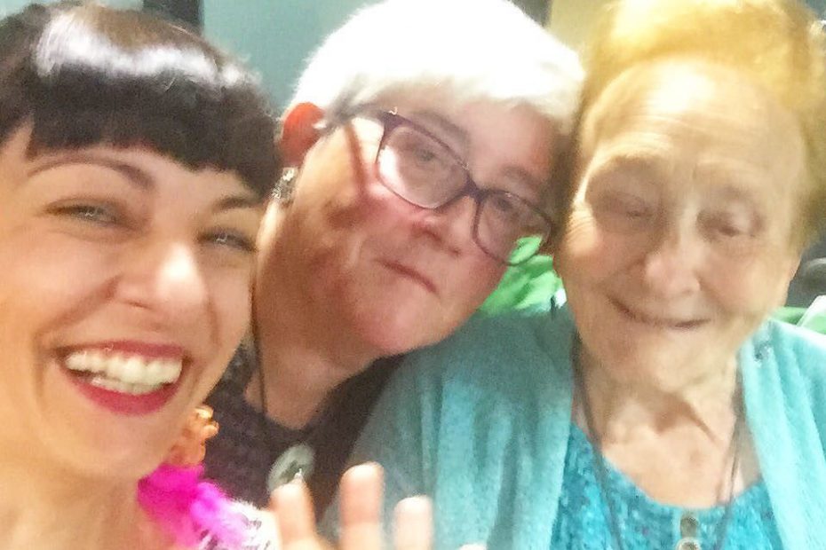 Roser Amills amb les tietes de la radio programa especies protegides