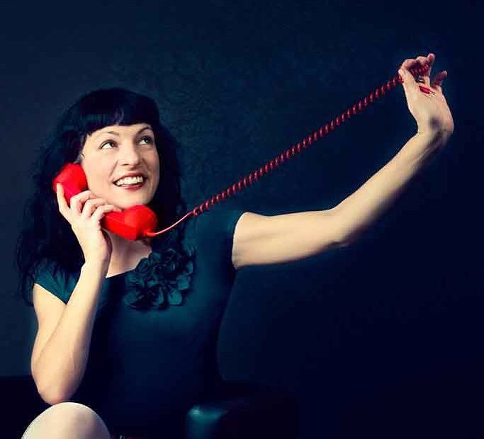 Roser Amills fotos pinup telefono