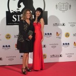 Roser Amills en el photocall del festival de cine de sitges vestida de carolina herrera