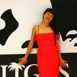 Roser Amills en el photocall del festival de cine de sitges vestida de carolina herrera