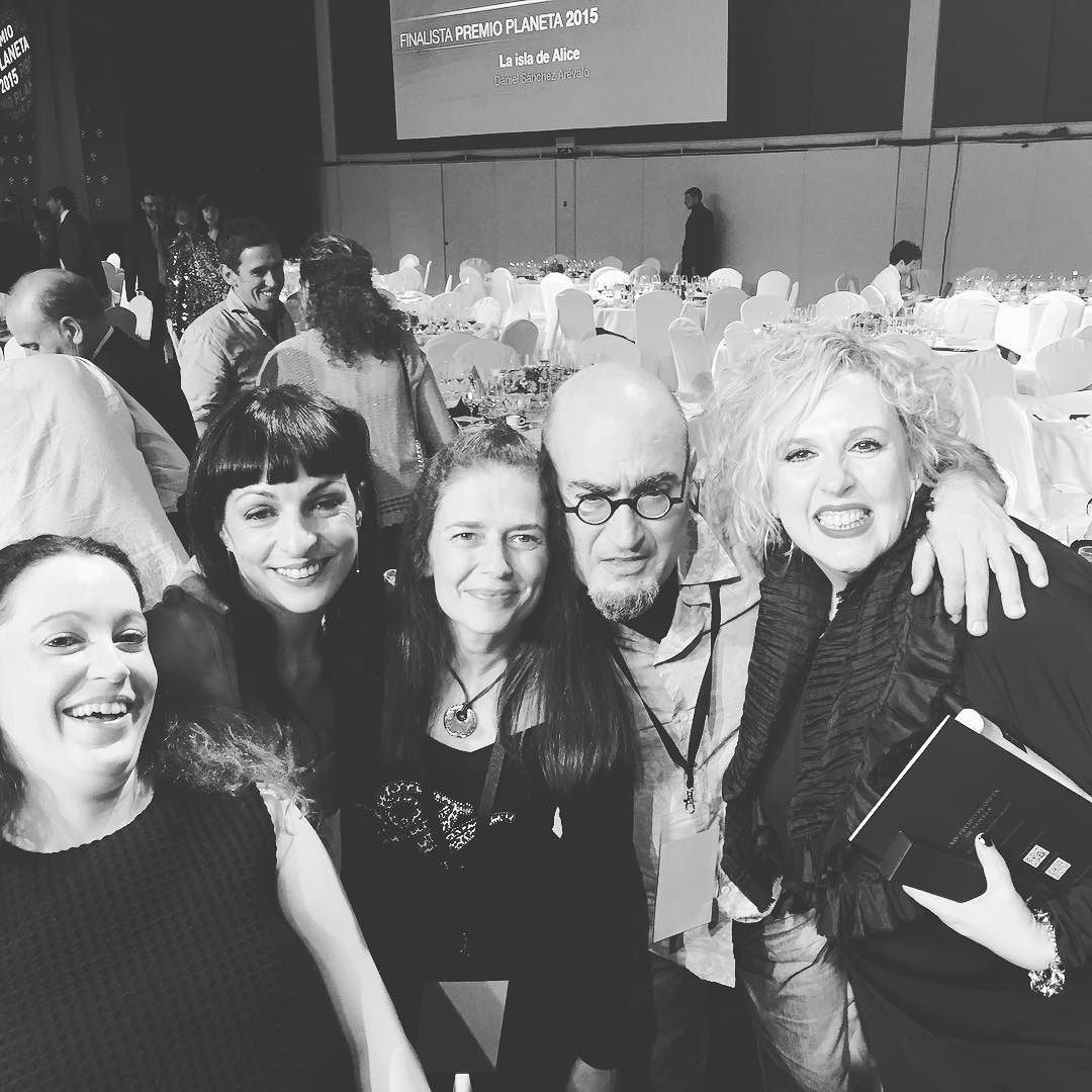 roser amills en el premio planeta con anika entre libros y silvia tarragona