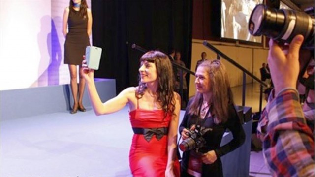 Roser Amills Y Anika Entre Libros Premio Planeta 2015