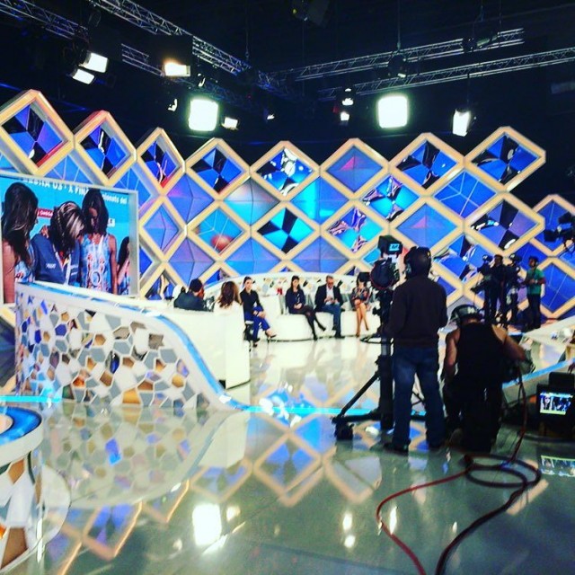Plató d’El Trencadís, a 8TV, amb les càmeres a punt