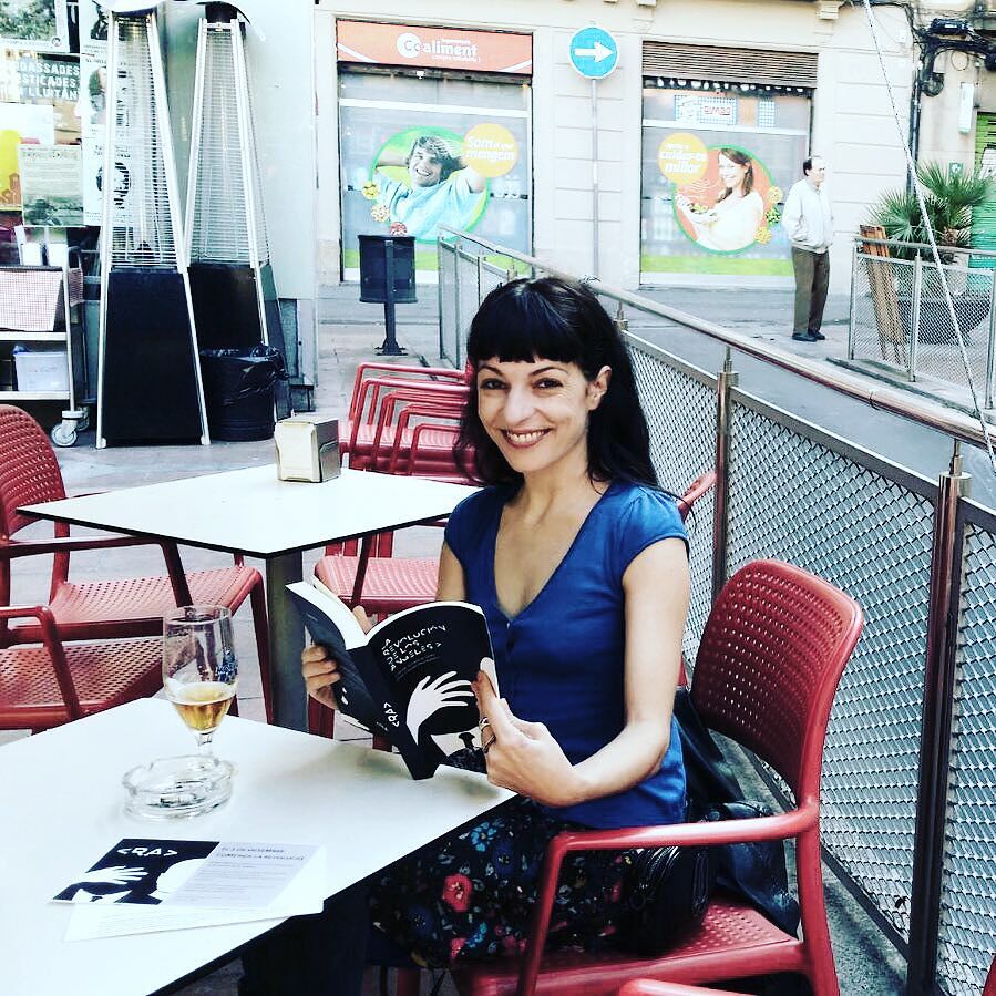 Roser Amills Lee La Revolucion De Los Angeles