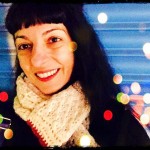 Dormir poco o nada es perfecto para ver chispitas de colores ;)) Pero estoy feliz: la #nuevanovela me encantaaa - Roser Amills, escritora mallorquina