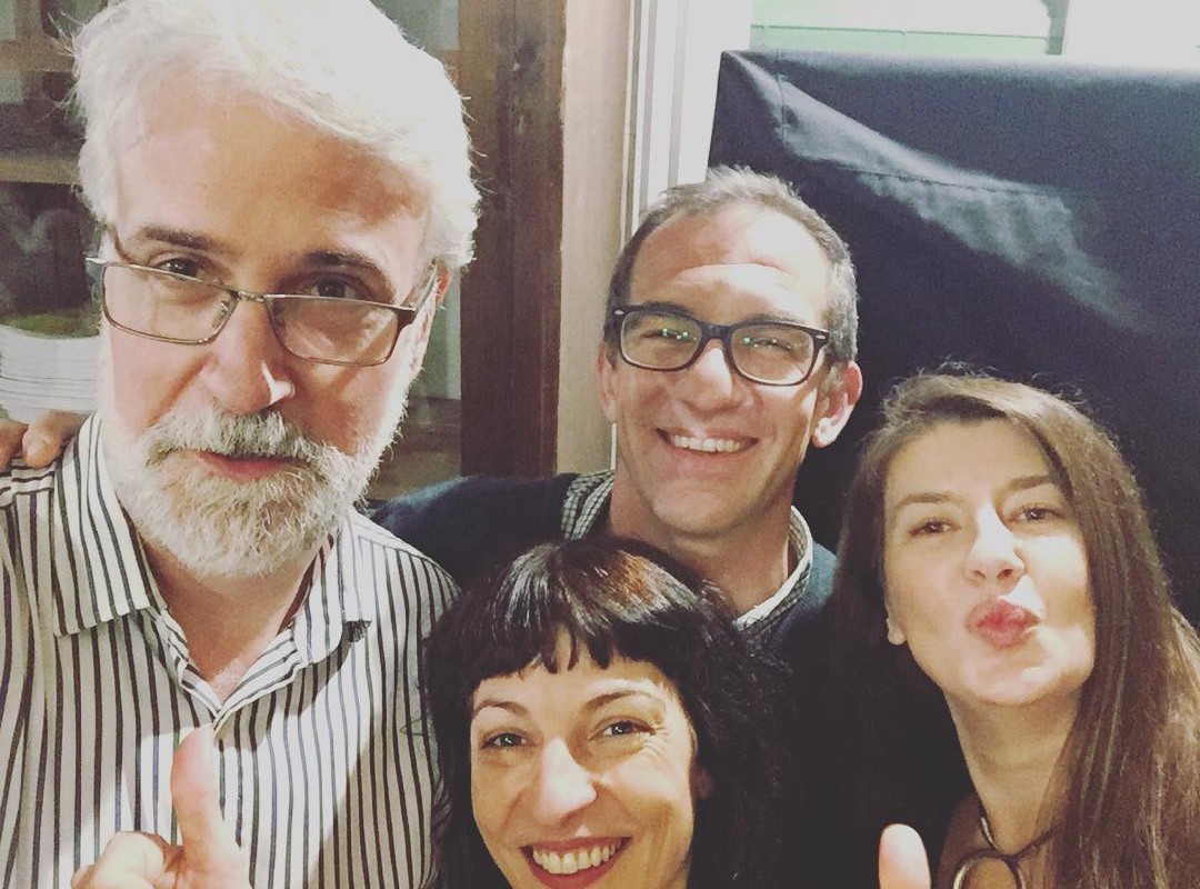 Selfi de Eduardo Moga, Matías Néspolo, Roser Amills y Valérie Tasso en el Ateneu Barcelonès