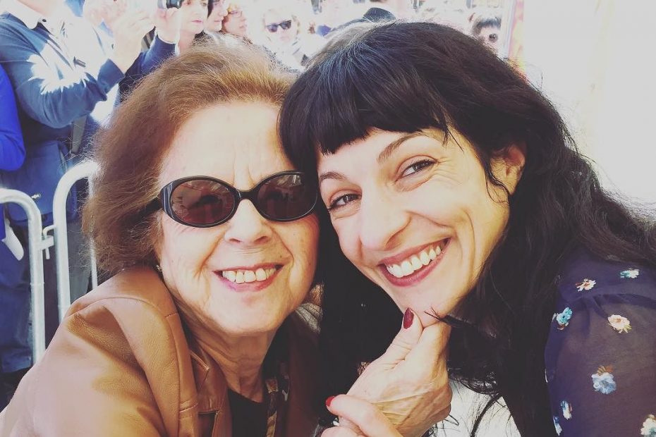 Roser Amills Con Una Lectora De El Ecuador De Ulises