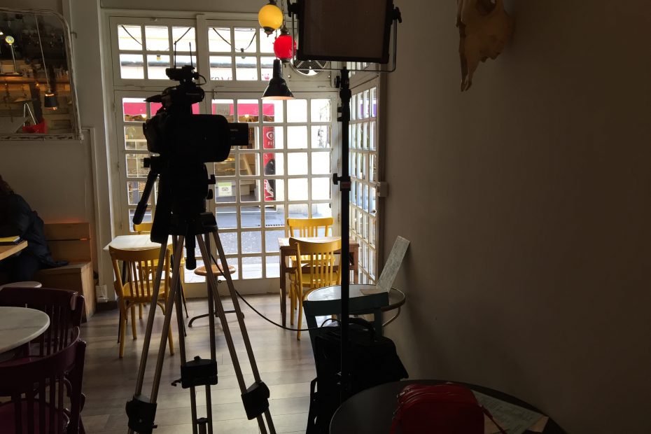 plato improvisado para entrevista de sandra barneda a roser amills