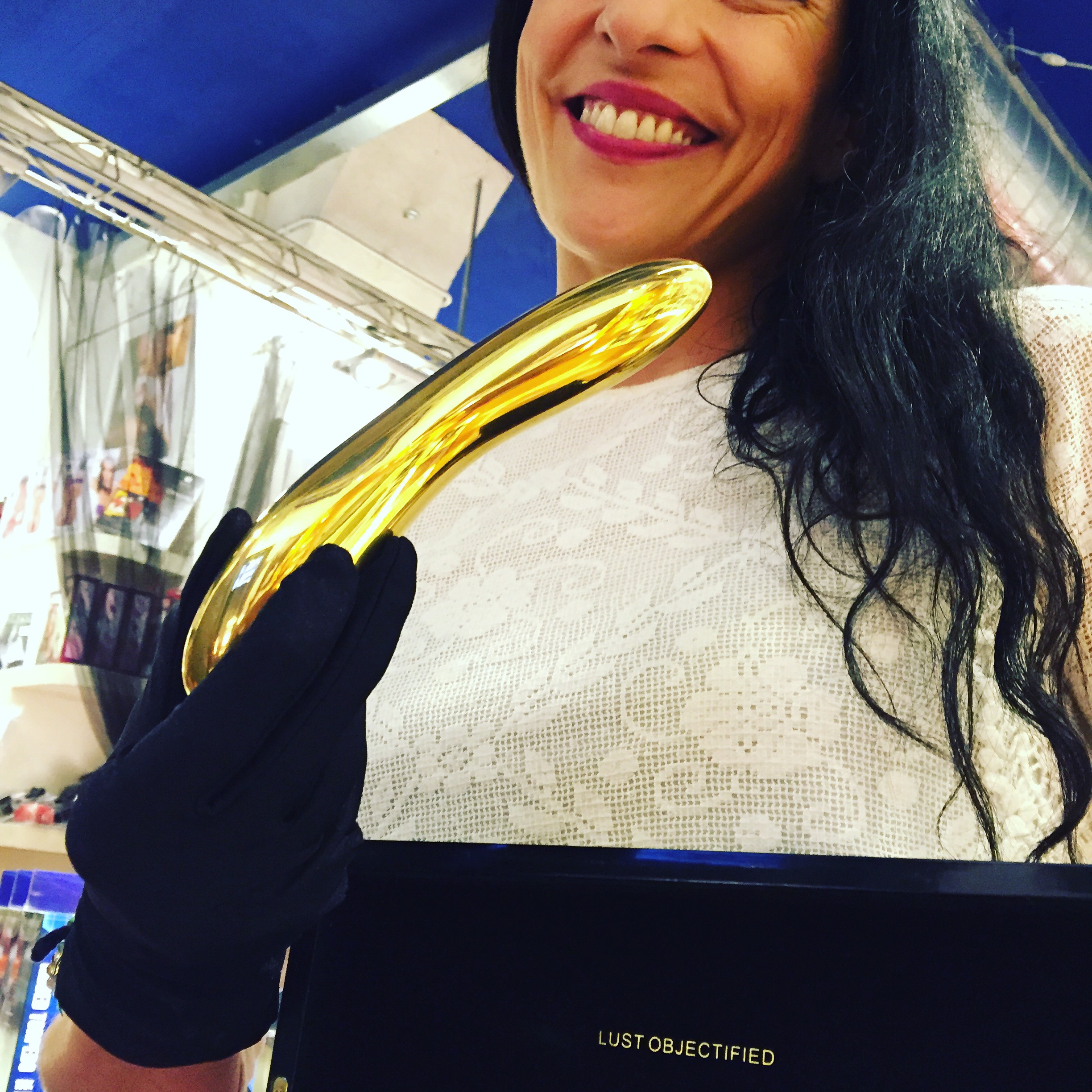 Roser amills con el beyonce de oro