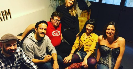 Nos lo hemos pasado bomba!! @scannerfm #buenosdias #buenastardes ;)) - Roser Amills, escritora mallorquina