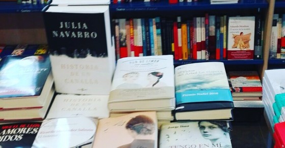 A l'#Abacus de #Reus ja hi teniu #labachillera esperant-vos :)) - Roser Amills, escritora mallorquina