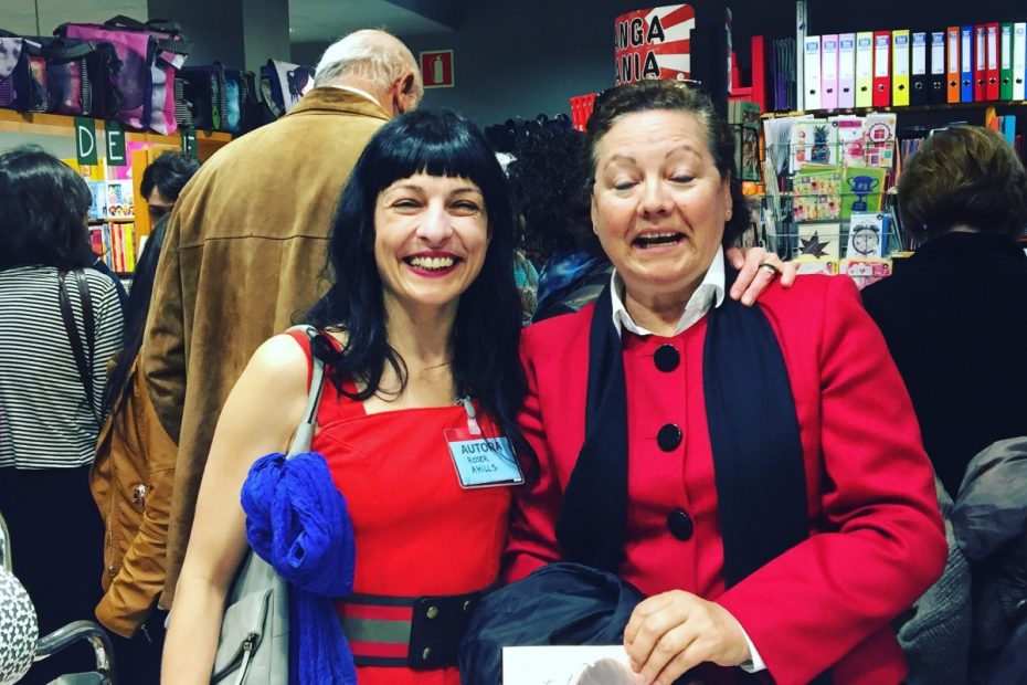 Roser Amills Con Una Lectora Berenar Literari El Cucut Torroella