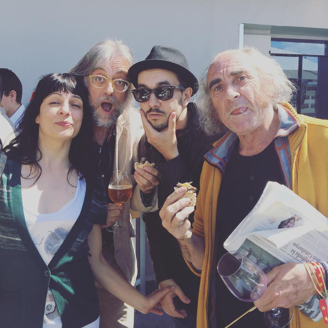 Roser Amills con Pau Riba, Jair Dominguez y Victor Amela