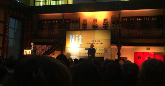 Què divertit és sempre en @mariusserraroig ;)) Ara a la Nit de la premsa en català - Roser Amills, escritora mallorquina