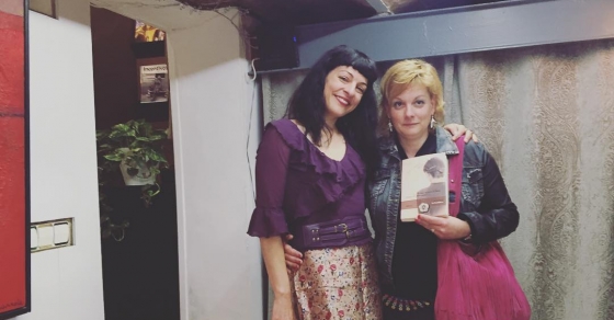 Todo mi agradecimiento a Angelique Pfitzner, presentadora de lujo de La bachillera en la libreria Athenea - Roser Amills, escritora mallorquina