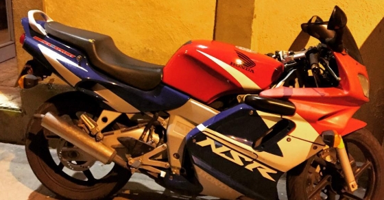 He visto esta moto y he recordado mis 13 años: Xisca sabe por qué ;)) - Roser Amills, escritora mallorquina