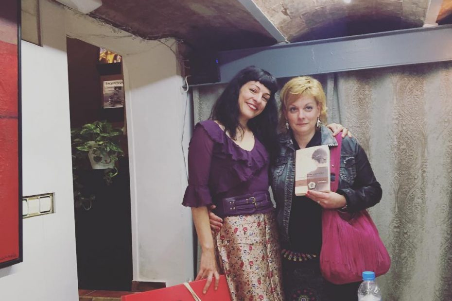 Angelique Pfitzner presenta La bachillera, la novela de Roser Amills