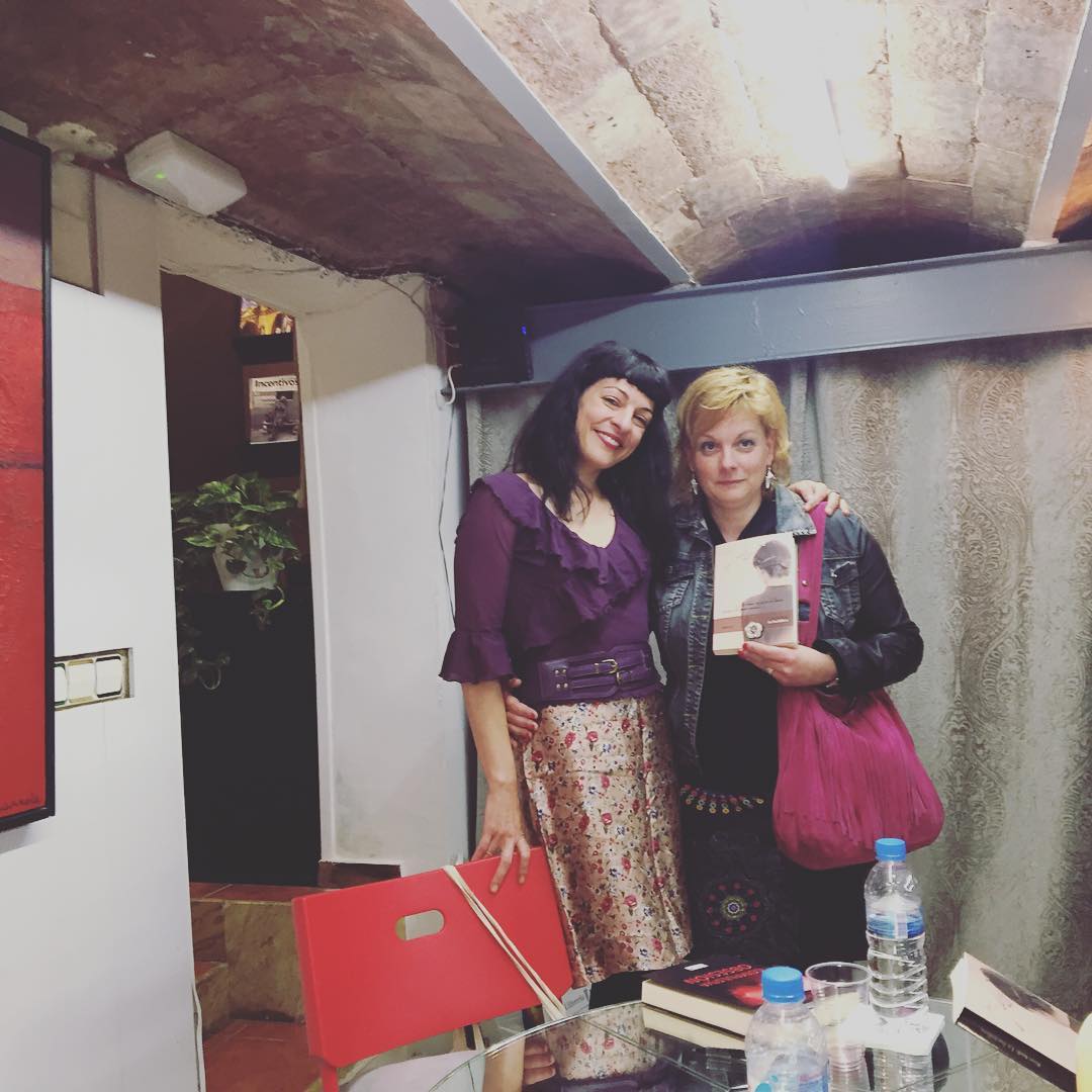 Angelique Pfitzner presenta La bachillera, la novela de Roser Amills