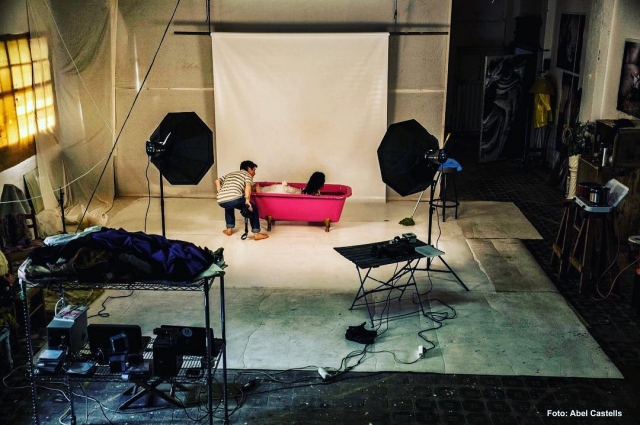 Preparacion del retrato de Roser Amills en Berga, por Frederic Garrido