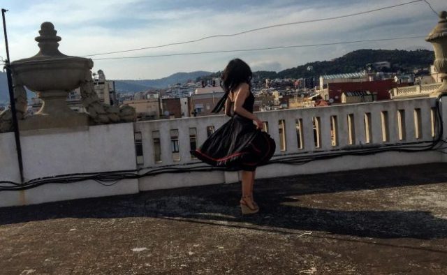 Roser Amills Bailando En La Terraza Barri De Gracia