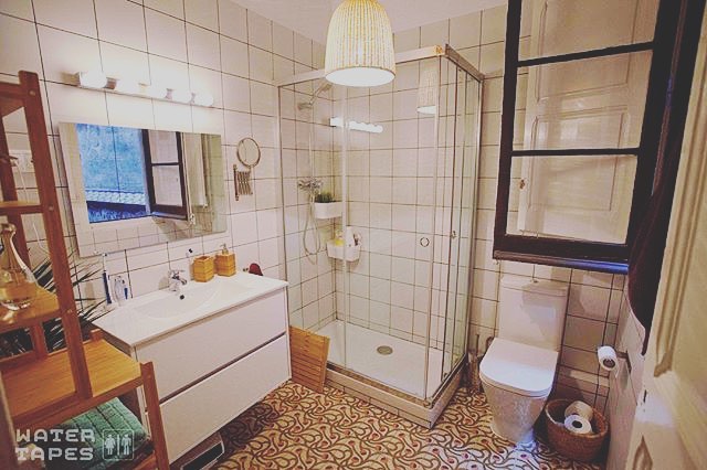 Roser Amills con foo the band water tapes