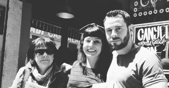 Roser Amills con lectores