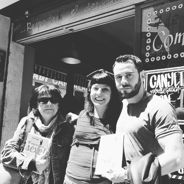 Roser Amills con lectores