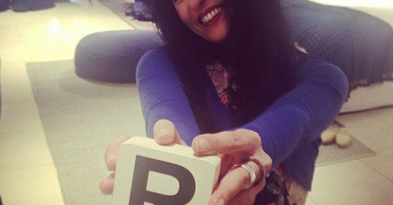 roser amills con letra R