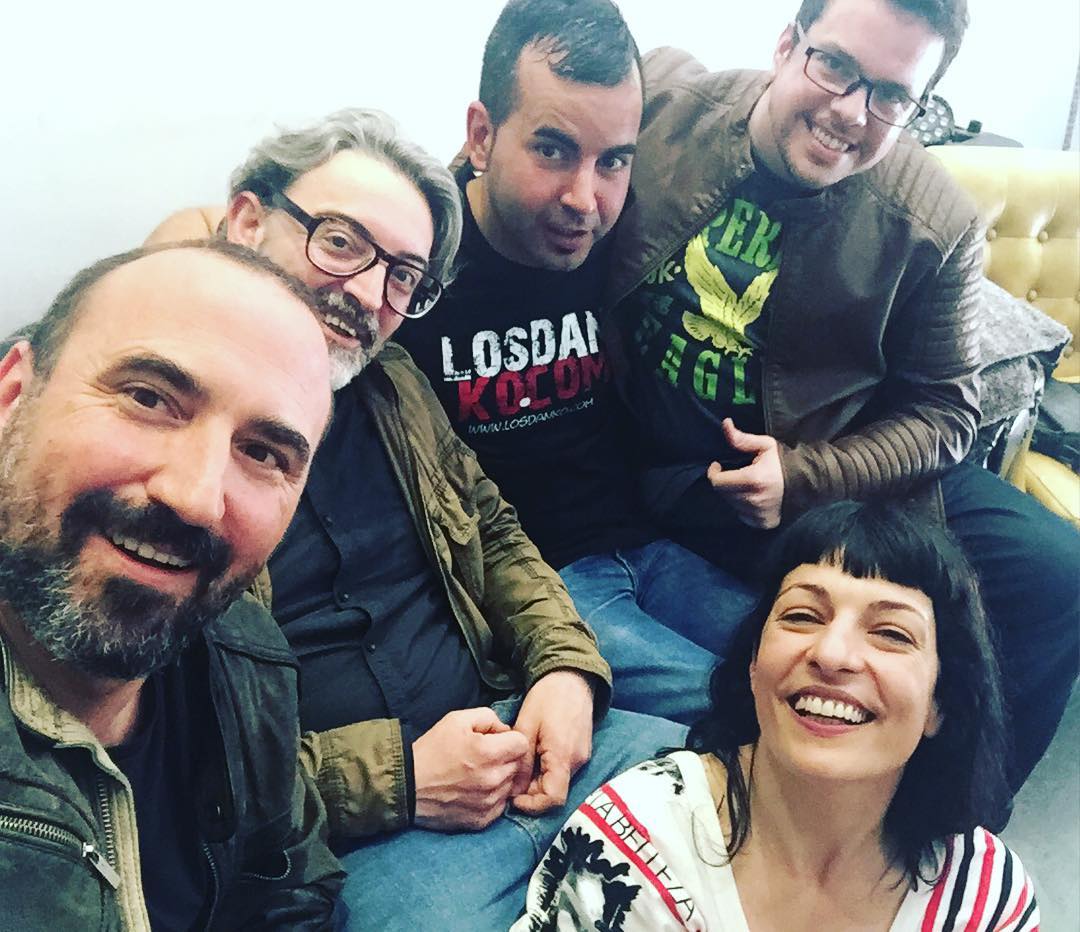 Roser Amills en Scanner FM durante la preparación del programa “Los Danko a Mil”, con Pau Freixas como invitado