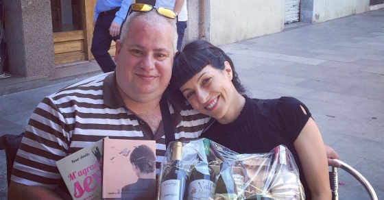 Con lectores como @averiao los escritores no nos ponemos contentos ni nada!!! GRACIAS - Roser Amills, escritora mallorquina