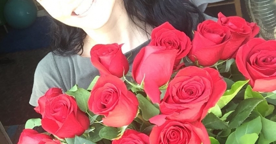 A veces una presume de súper ramo de rosas rojas ;)) #amillsmorning - Roser Amills, escritora mallorquina