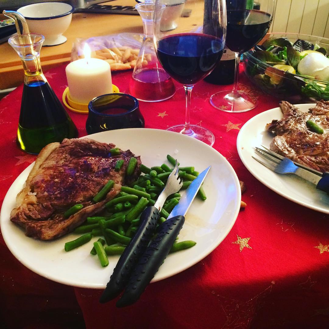 Cena de bistec con judias verdes