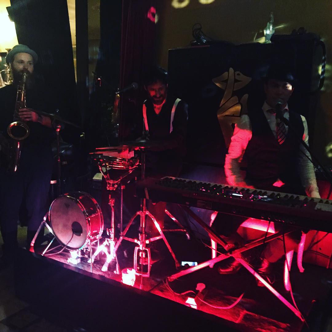 Ahora, cumpleaños de #jorgemaravilloso en el @mutisbarcelona.#cumpleañosfeliz #friend #friends #fun #funny #love #instagood #igers #friendship #party #chill #happy #cute #photooftheday #live #forever #smile #bff #bf #gf #best #bestfriend #lovethem #bestfriends #goodfriends #besties #awesome #goodtimes #goodtime