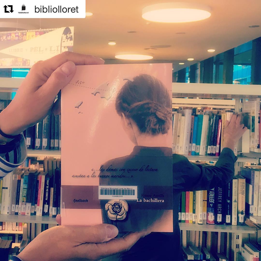 La bachillera de Roser amills a la biblioteca de Lloret