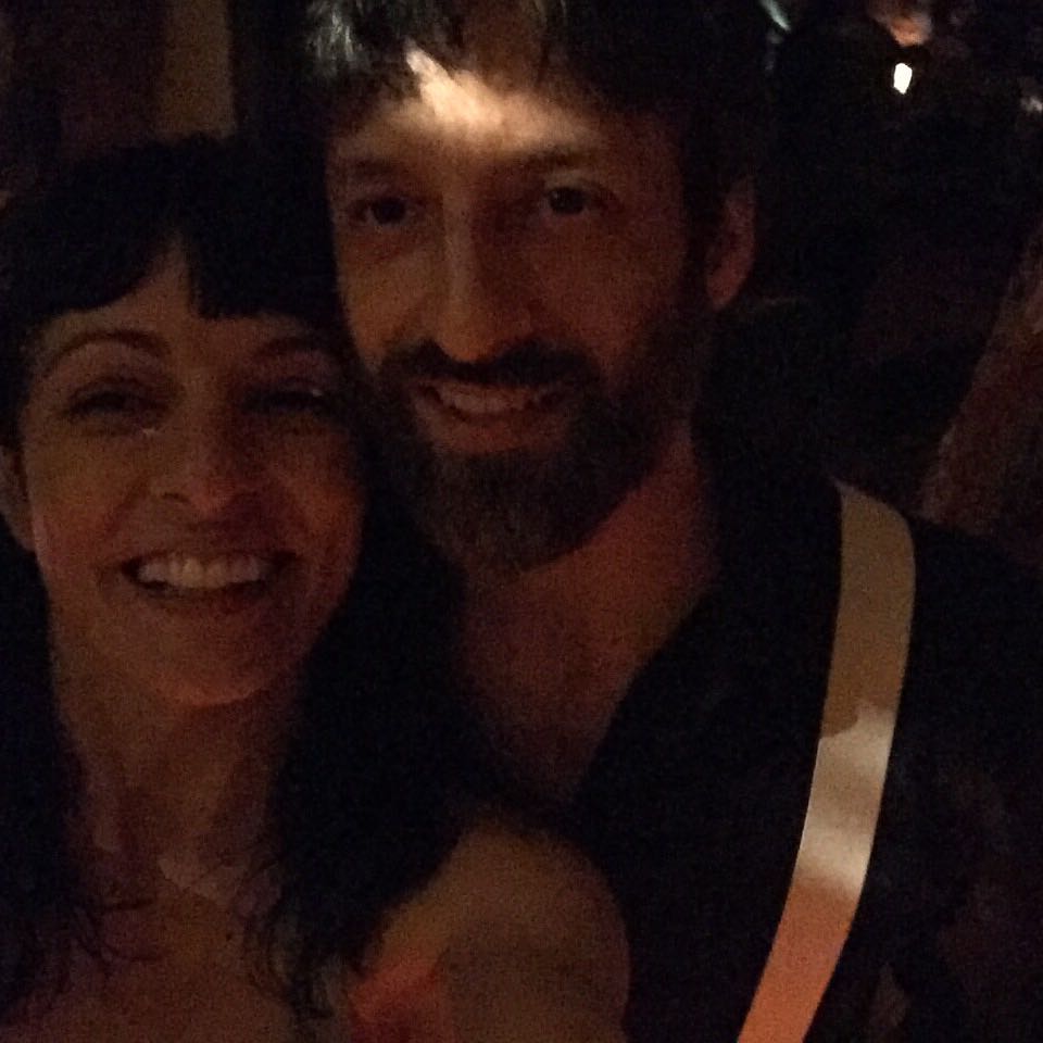 Musica y cumpleaños feliz y nos vamos a dormir 