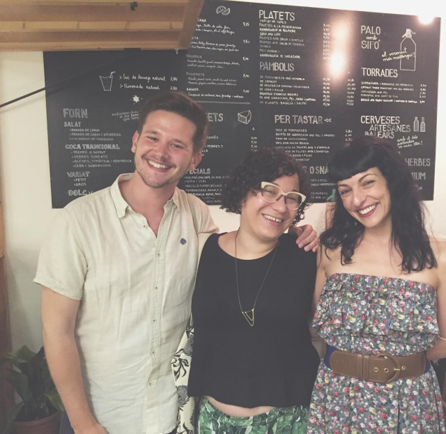 Participau!!! Penjau fotos llegint amb l'etiqueta #llegiresunvicisexy per a la Fira del Llibre de Palma, concurs Rata Corner 2 Roser Amills amb Sebastià Portell i Maria Antònia Massanet a Idò Balear