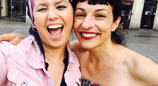 Roser Amills con Annabel Arcos