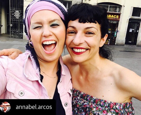 Roser Amills con Annabel Arcos